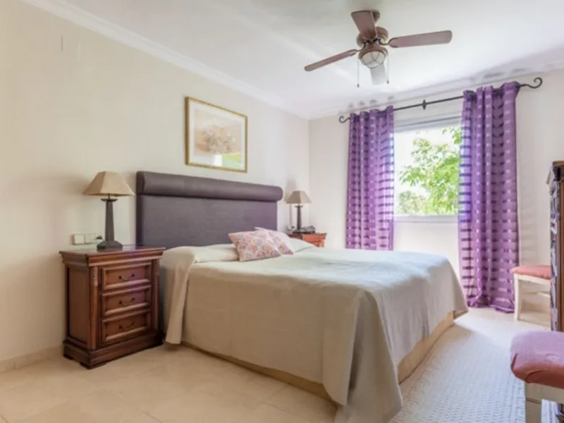 Fantastic 4 bedroom apartement with panoramic sea and mountain views,very private many facilities such as sauna gym 24 security and reception walking distance to