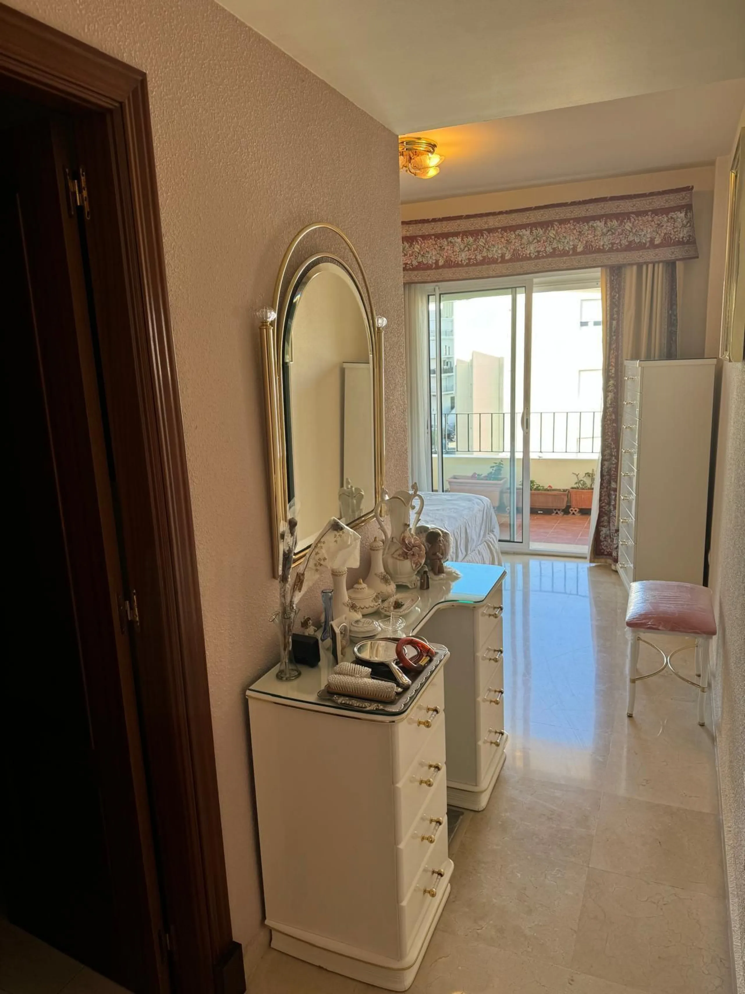 Middle Floor Apartment, Estepona, Costa del Sol.