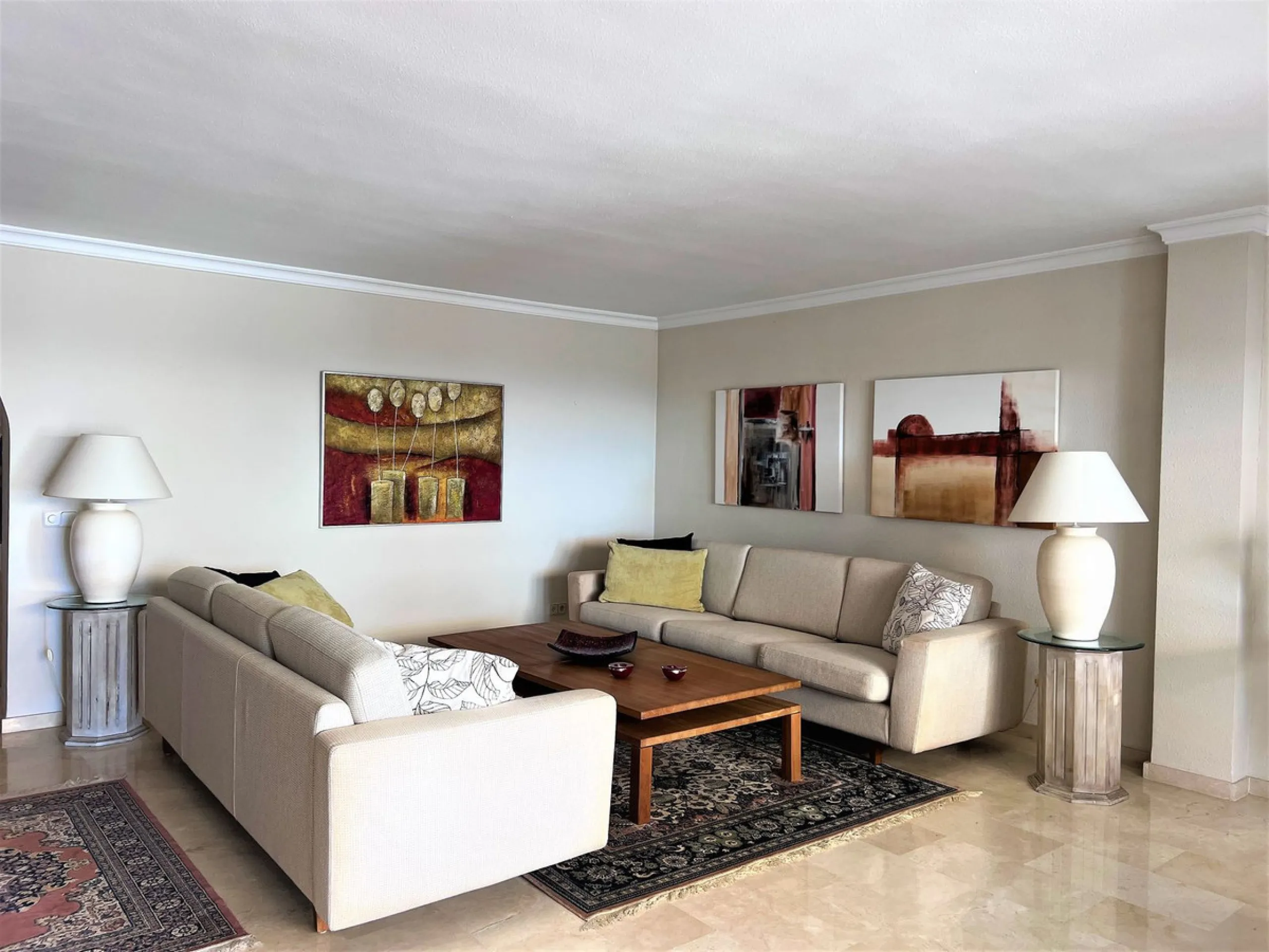 Fantastic 4 bedroom apartement with panoramic sea and mountain views,very private many facilities such as sauna gym 24 security and reception walking distance to