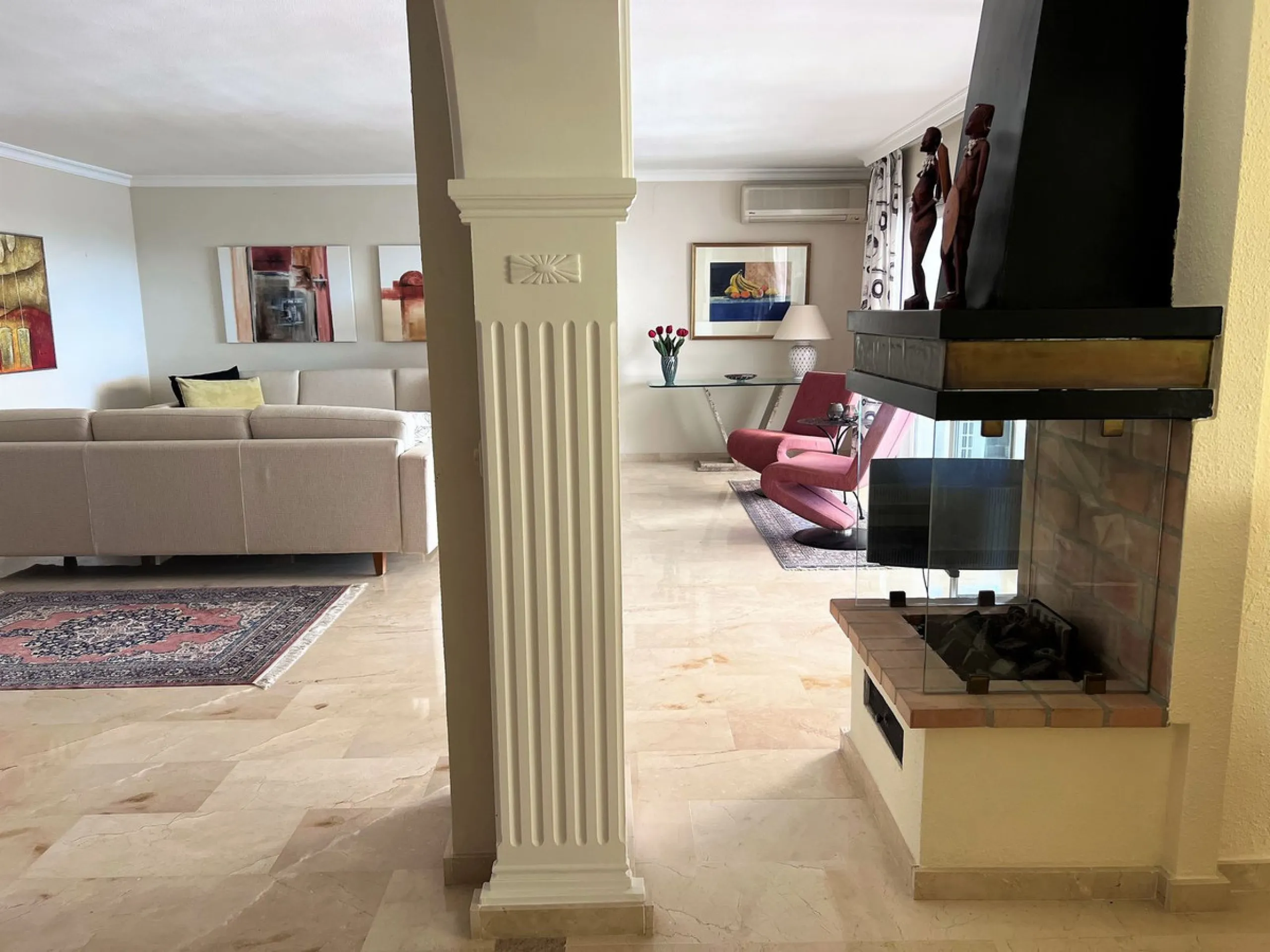 Fantastic 4 bedroom apartement with panoramic sea and mountain views,very private many facilities such as sauna gym 24 security and reception walking distance to