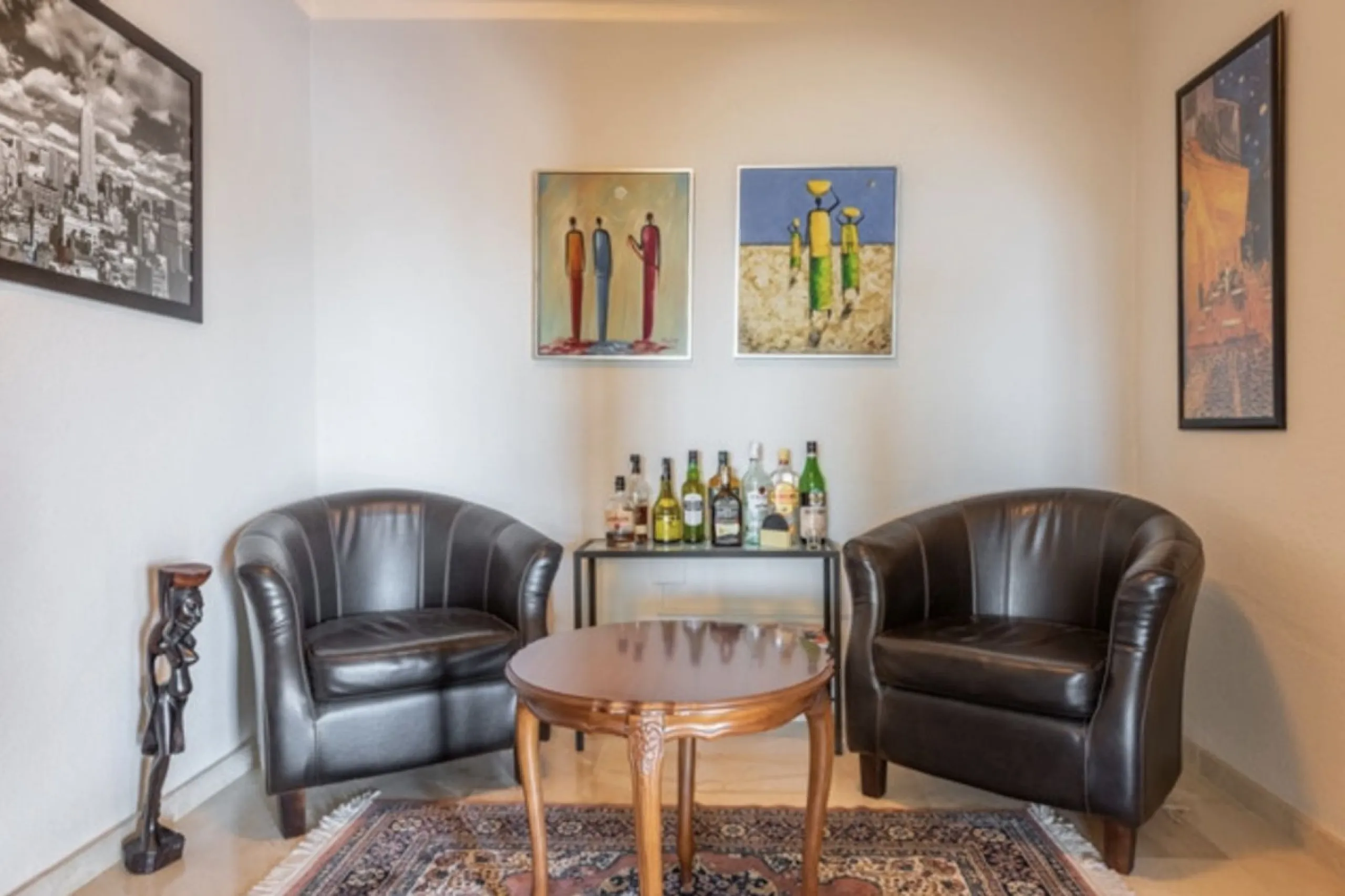 Fantastic 4 bedroom apartement with panoramic sea and mountain views,very private many facilities such as sauna gym 24 security and reception walking distance to