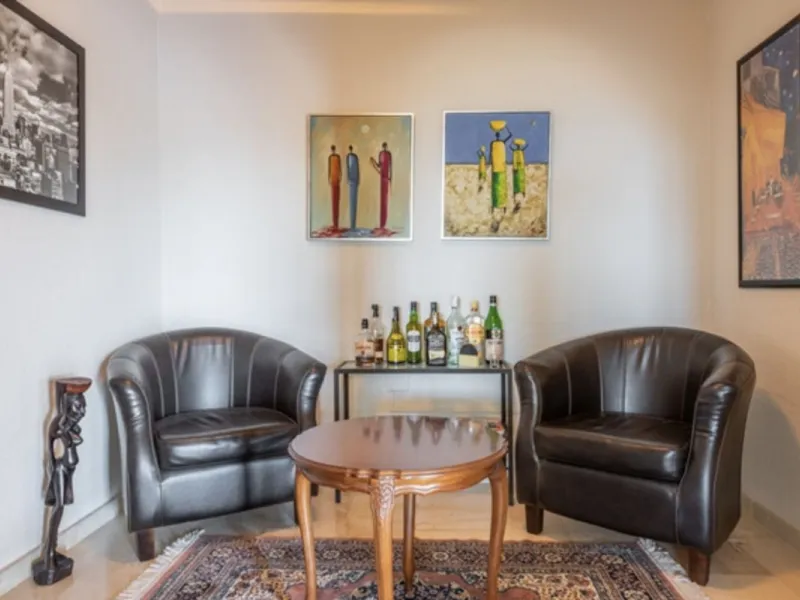 Fantastic 4 bedroom apartement with panoramic sea and mountain views,very private many facilities such as sauna gym 24 security and reception walking distance to