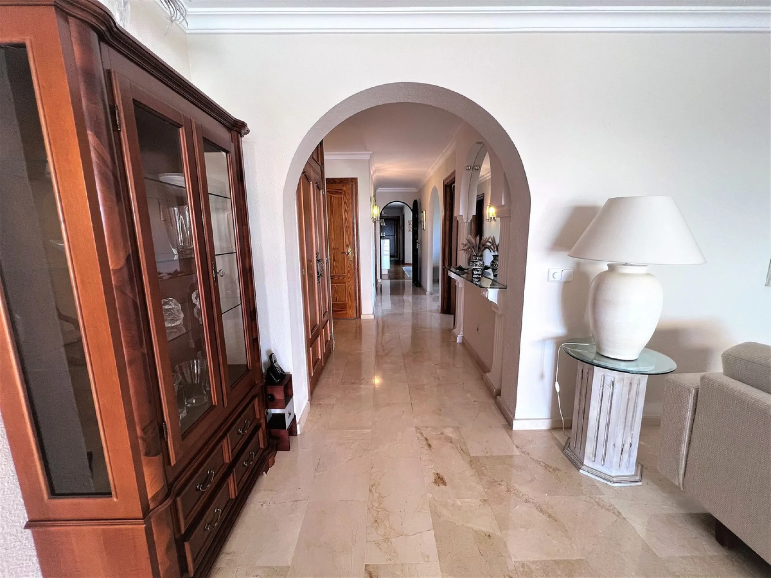 Fantastic 4 bedroom apartement with panoramic sea and mountain views,very private many facilities such as sauna gym 24 security and reception walking distance to