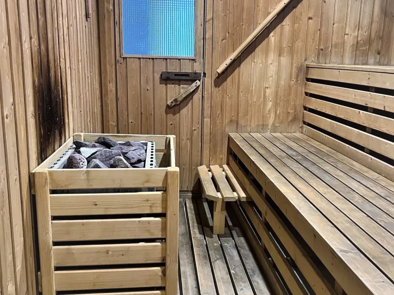 Fantastic 4 bedroom apartement with panoramic sea and mountain views,very private many facilities such as sauna gym 24 security and reception walking distance to