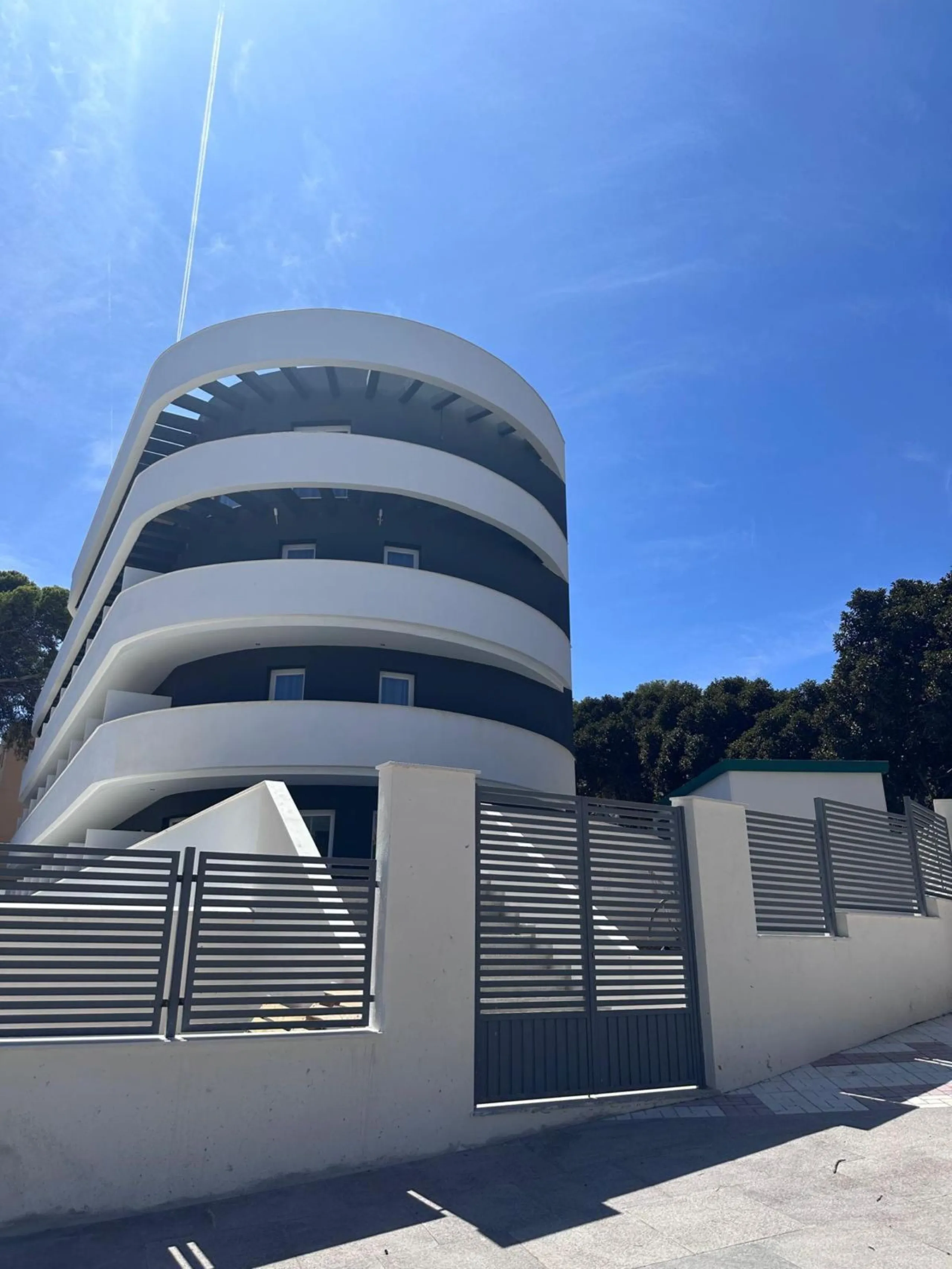 Commercial - Hotel в продаже в Torremolinos, Málaga. В доме 59 спален и 59 ванных комнат. Площадь дома 3370 м²