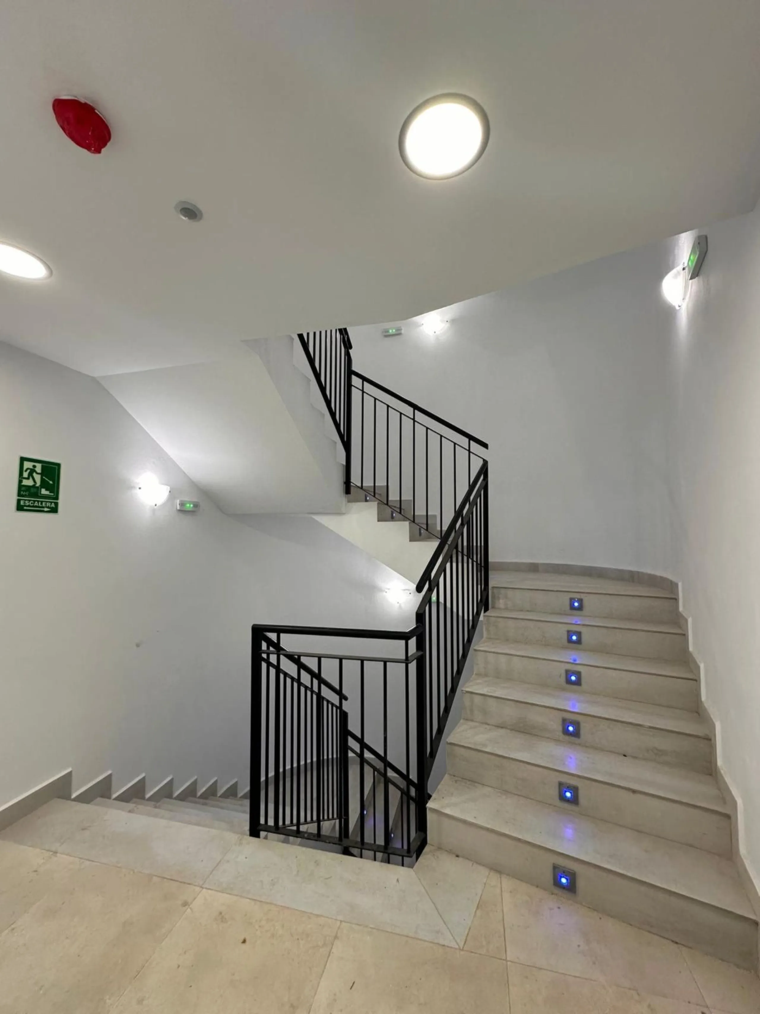 Commercial - Hotel в продаже в Torremolinos, Málaga. В доме 59 спален и 59 ванных комнат. Площадь дома 3370 м²