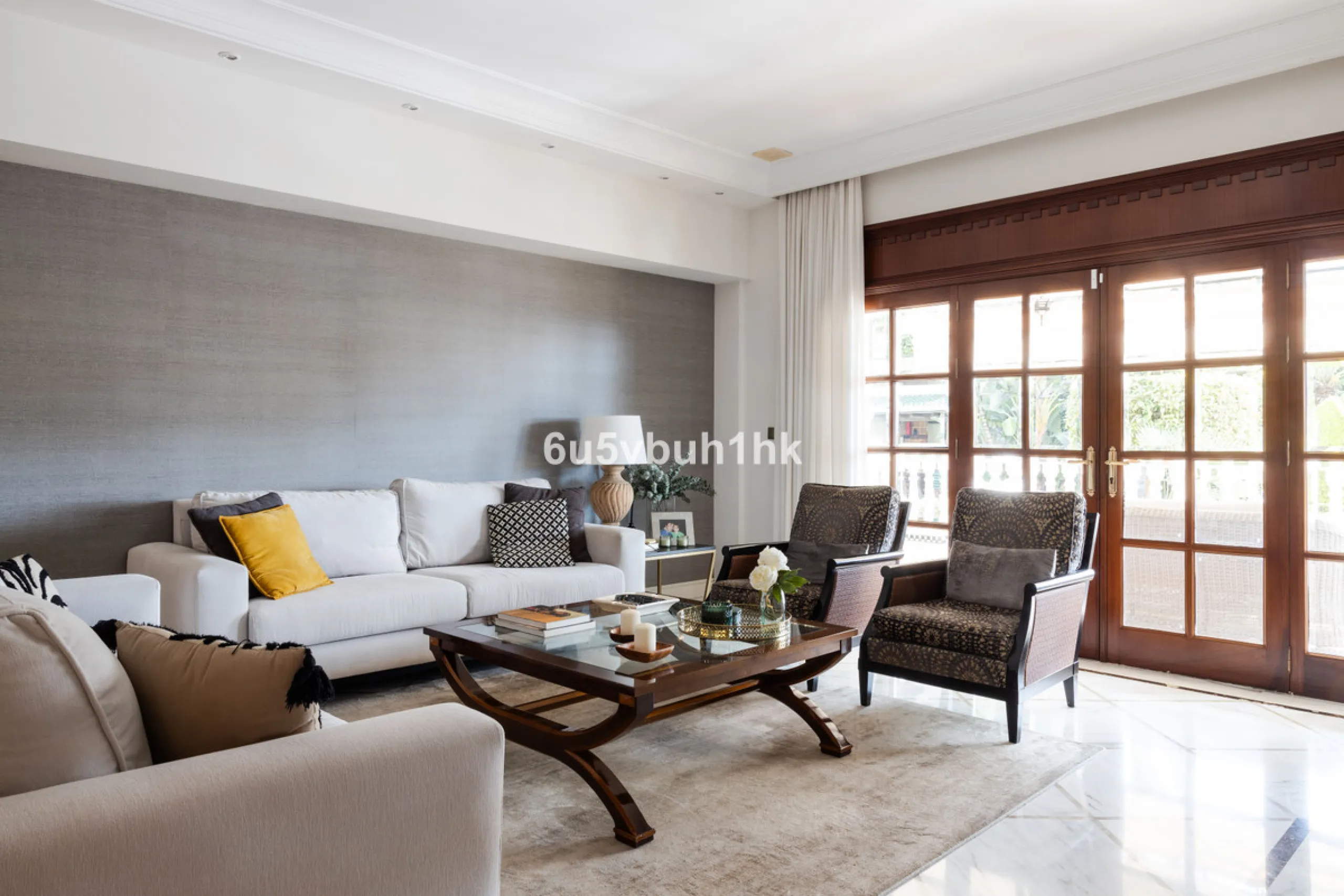 Situated in the prestigious neighborhood of Pinares de San Antón, this charming villa offers an inviting blend of comfort, style, and privacy. Set in one of Málaga's most sought-after areas, the property enjoys stunning views of lush greenery and the spar