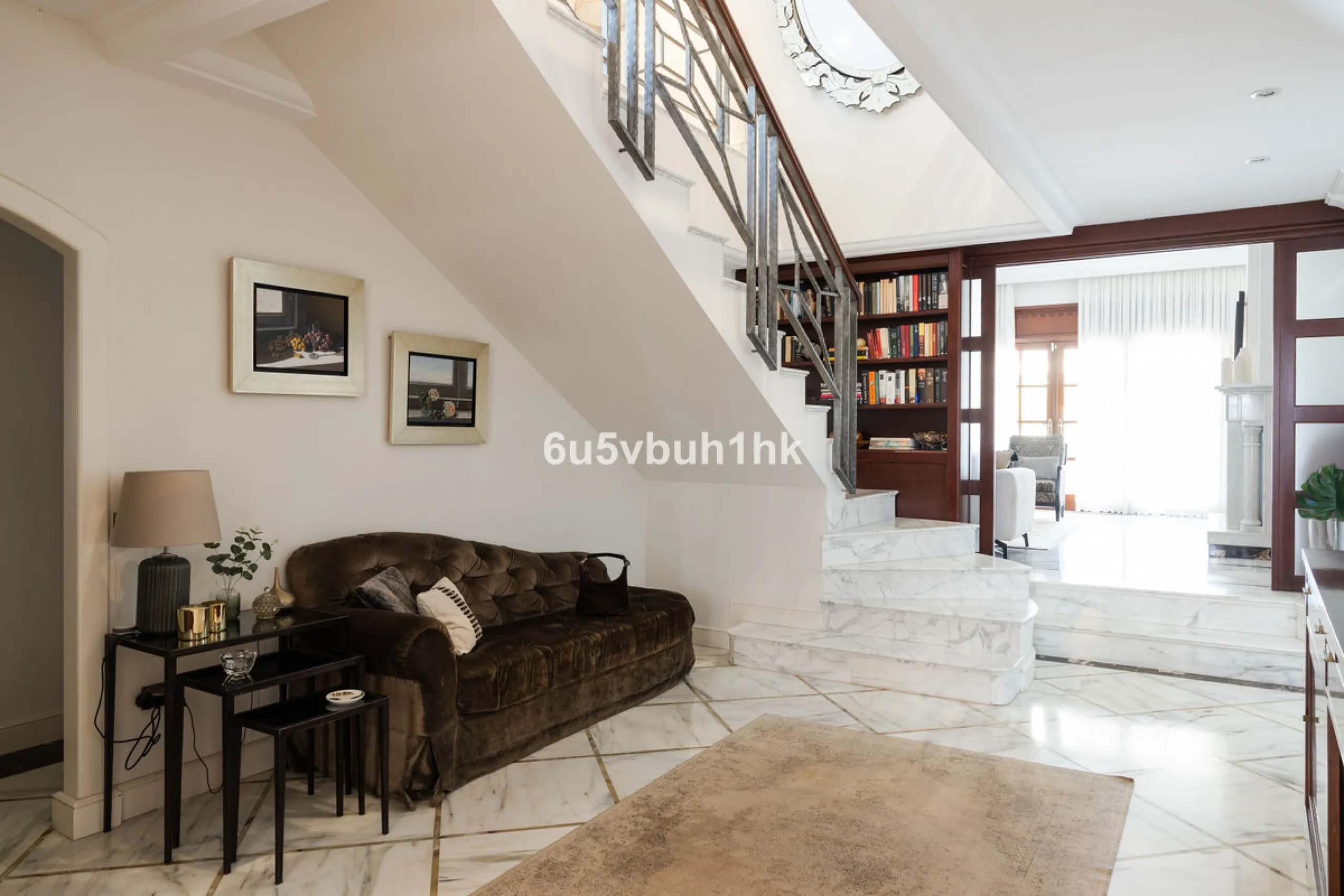 Situated in the prestigious neighborhood of Pinares de San Antón, this charming villa offers an inviting blend of comfort, style, and privacy. Set in one of Málaga's most sought-after areas, the property enjoys stunning views of lush greenery and the spar