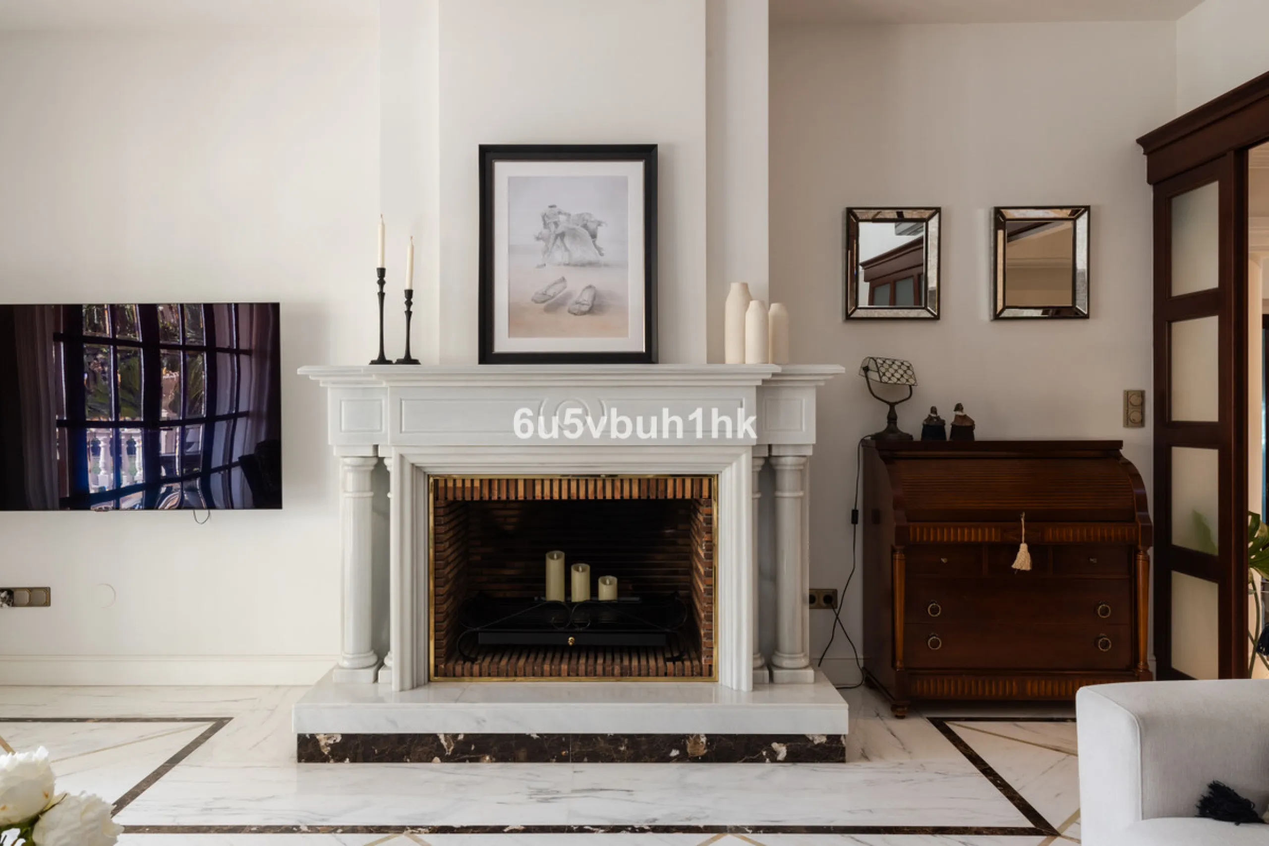 Situated in the prestigious neighborhood of Pinares de San Antón, this charming villa offers an inviting blend of comfort, style, and privacy. Set in one of Málaga's most sought-after areas, the property enjoys stunning views of lush greenery and the spar