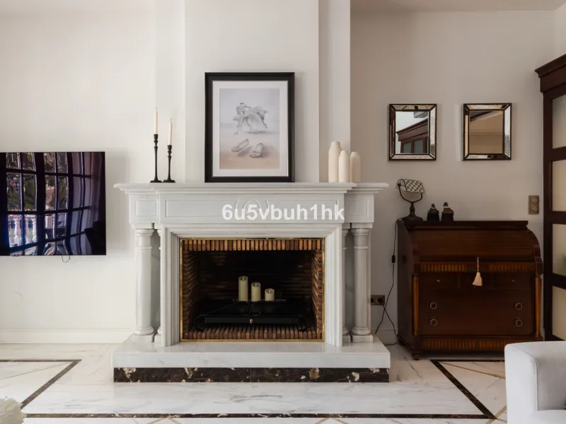 Situated in the prestigious neighborhood of Pinares de San Antón, this charming villa offers an inviting blend of comfort, style, and privacy. Set in one of Málaga's most sought-after areas, the property enjoys stunning views of lush greenery and the spar