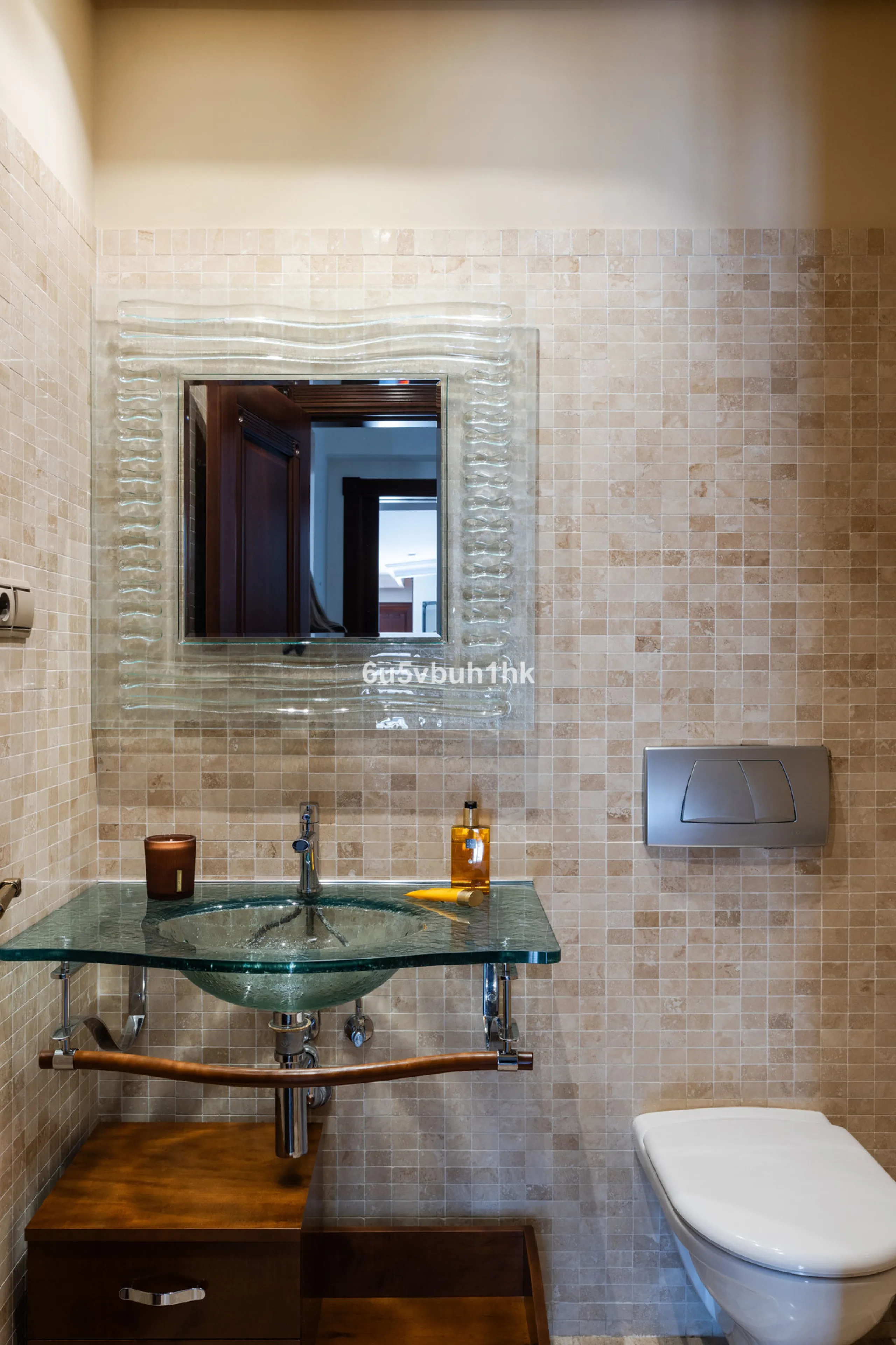 Situated in the prestigious neighborhood of Pinares de San Antón, this charming villa offers an inviting blend of comfort, style, and privacy. Set in one of Málaga's most sought-after areas, the property enjoys stunning views of lush greenery and the spar