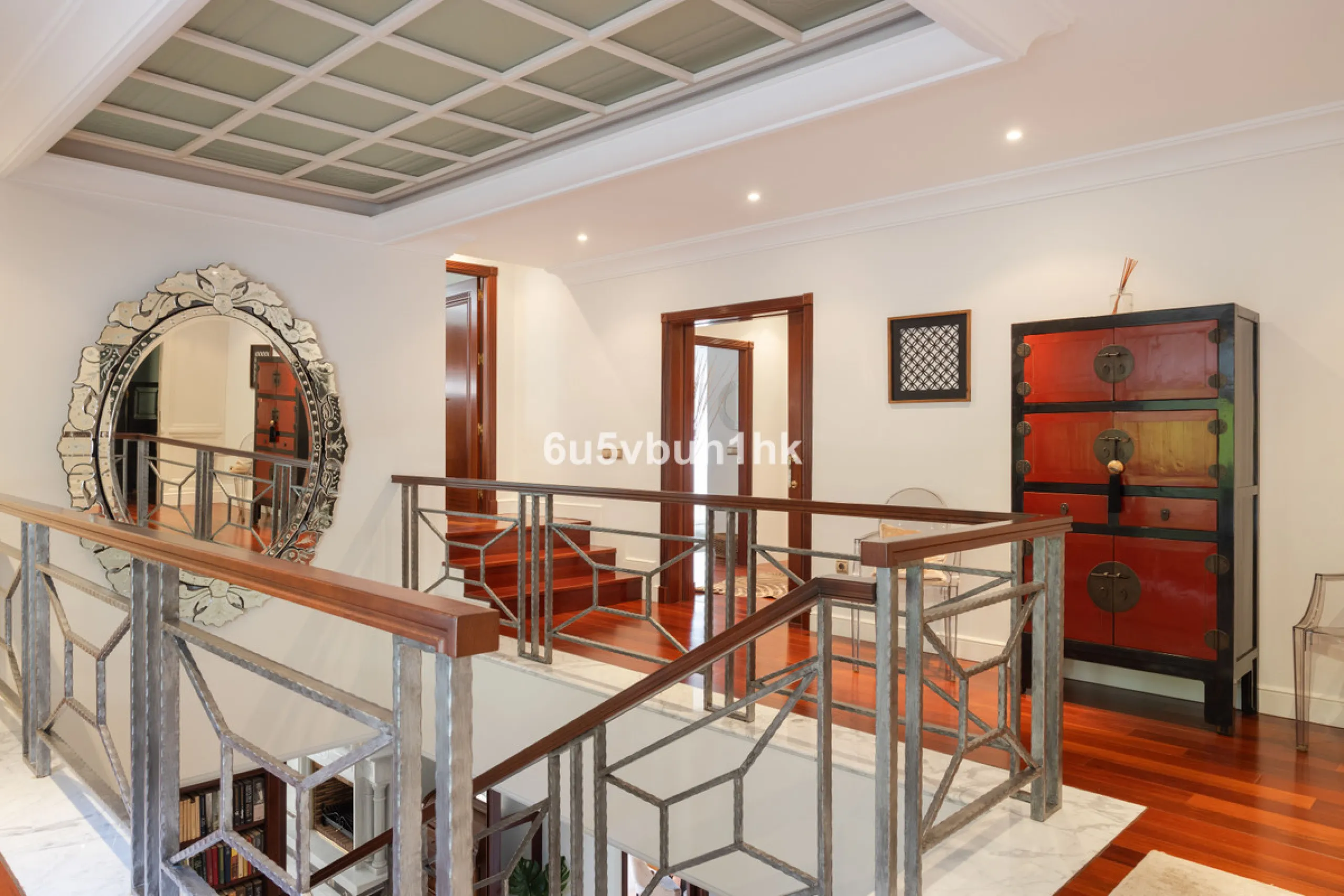 Situated in the prestigious neighborhood of Pinares de San Antón, this charming villa offers an inviting blend of comfort, style, and privacy. Set in one of Málaga's most sought-after areas, the property enjoys stunning views of lush greenery and the spar