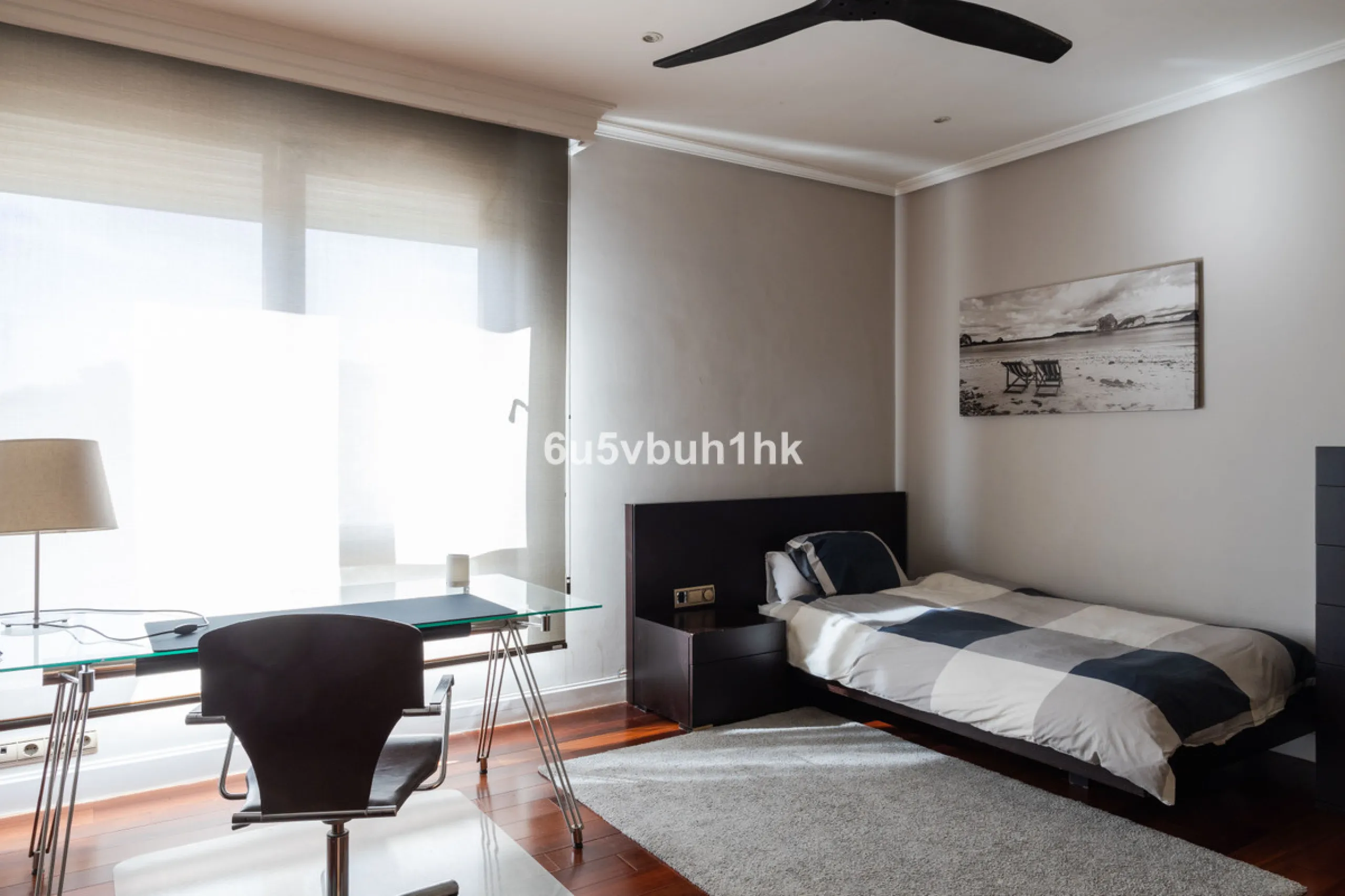 Situated in the prestigious neighborhood of Pinares de San Antón, this charming villa offers an inviting blend of comfort, style, and privacy. Set in one of Málaga's most sought-after areas, the property enjoys stunning views of lush greenery and the spar