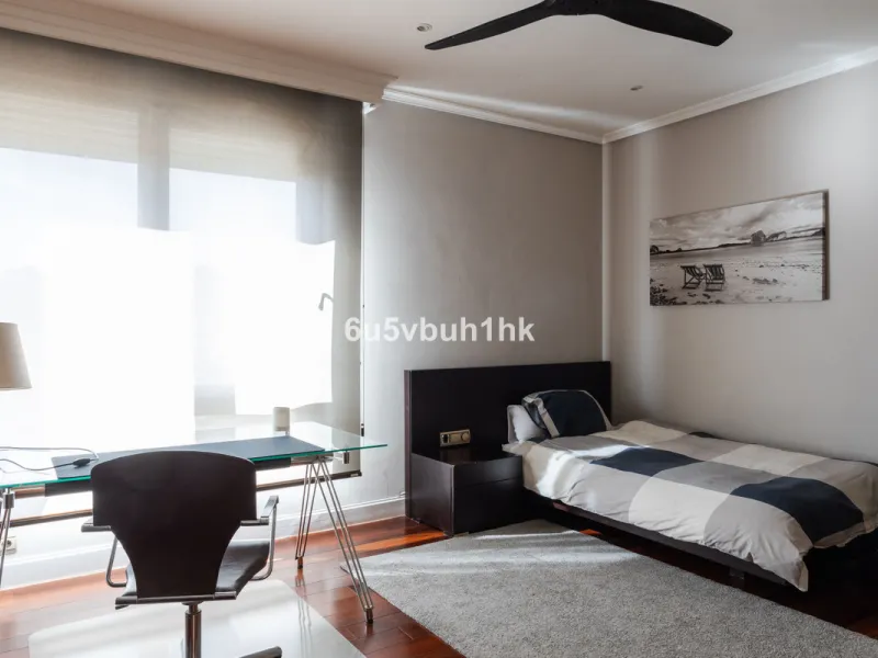 Situated in the prestigious neighborhood of Pinares de San Antón, this charming villa offers an inviting blend of comfort, style, and privacy. Set in one of Málaga's most sought-after areas, the property enjoys stunning views of lush greenery and the spar