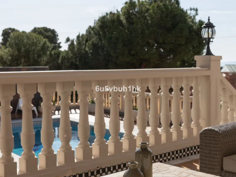 Situated in the prestigious neighborhood of Pinares de San Antón, this charming villa offers an inviting blend of comfort, style, and privacy. Set in one of Málaga's most sought-after areas, the property enjoys stunning views of lush greenery and the spar