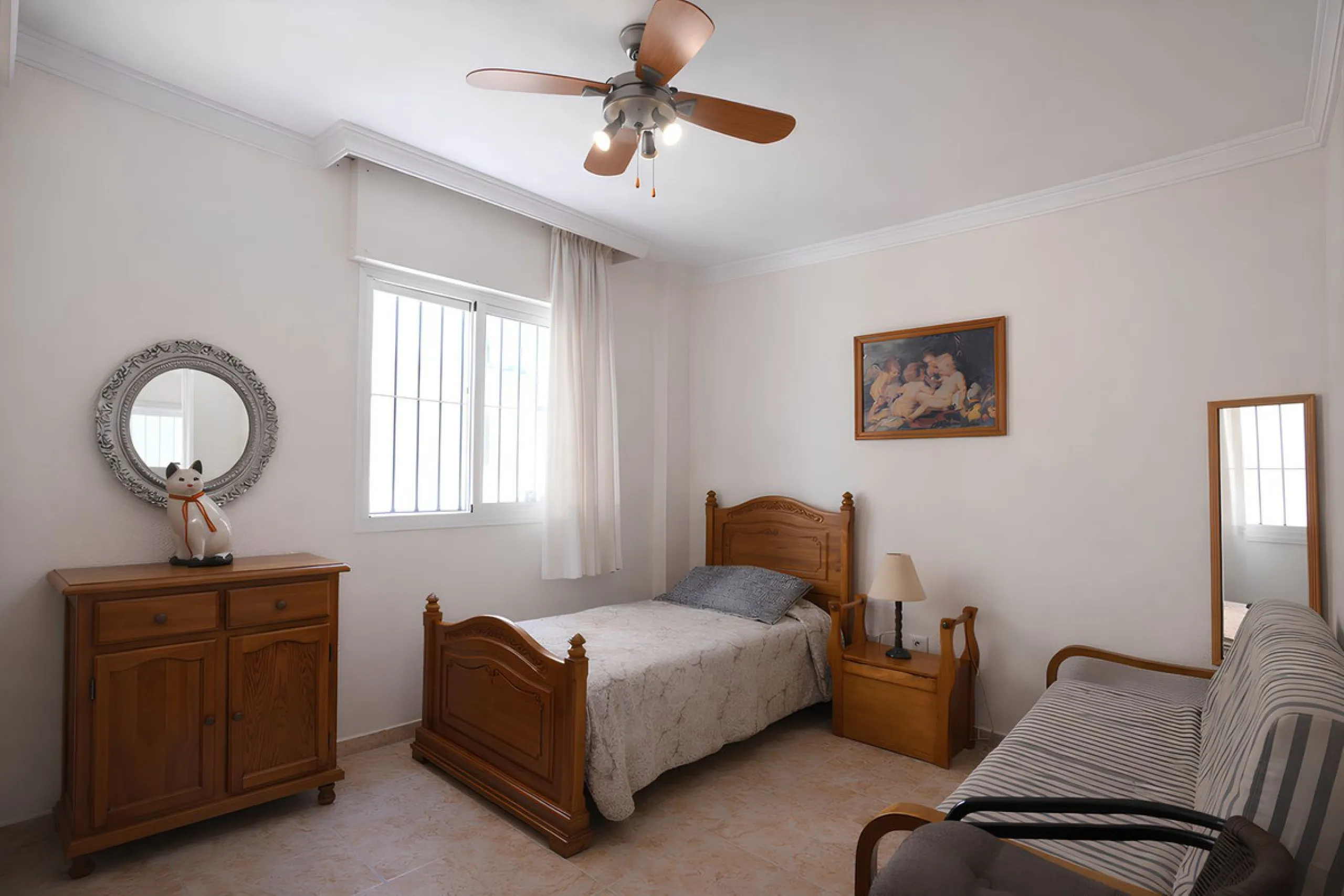 Wir freuen uns, diese prächtige Wohnung im begehrten Viertel Las Lagunas vorzustellen