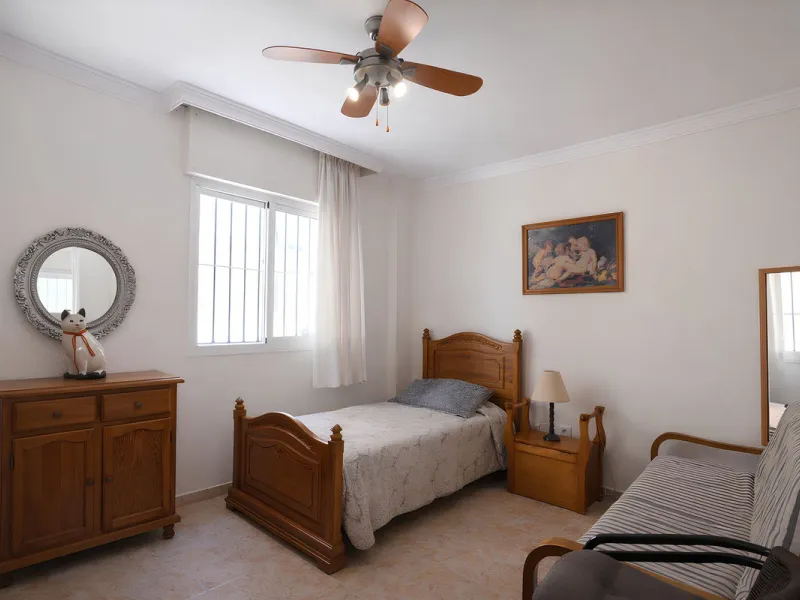Wir freuen uns, diese prächtige Wohnung im begehrten Viertel Las Lagunas vorzustellen