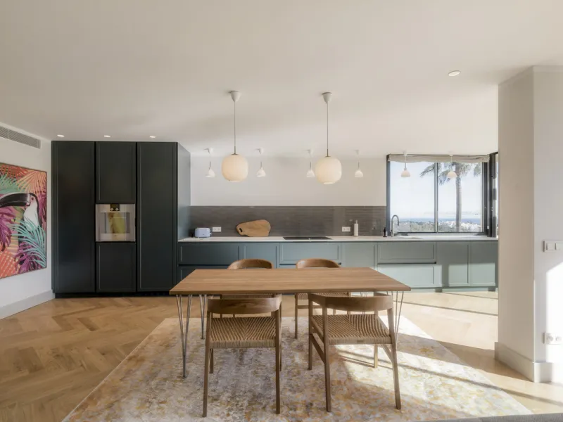 Step into luxury with this newly renovated 2-bedroom, 2-bathroom middle-floor apartment in the heart of Nueva Andalucía. Designed for modern living, it features a state-of-the-art Gaggenau kitchen, elegant herringbone wood flooring, and a spacious southwe