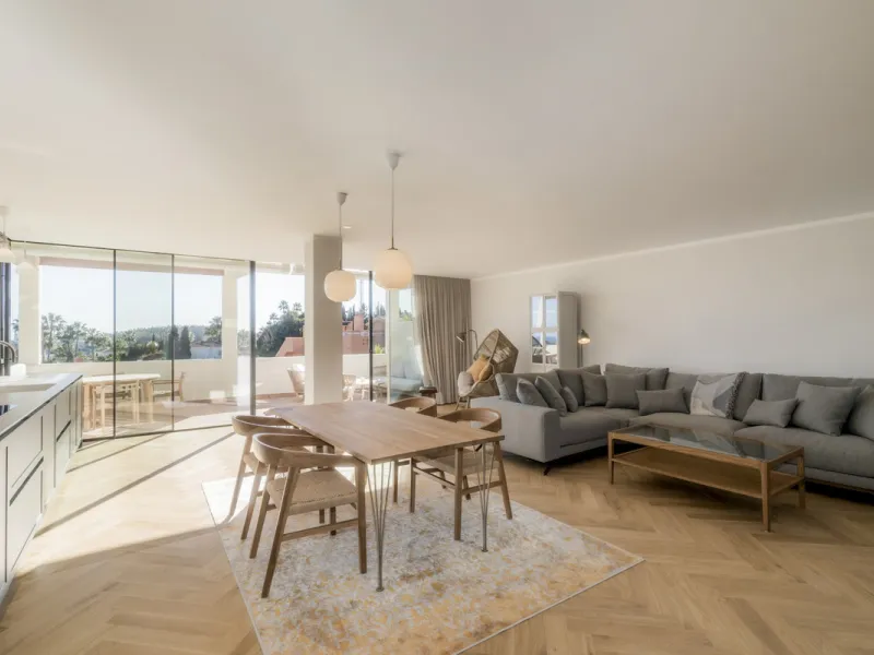 Step into luxury with this newly renovated 2-bedroom, 2-bathroom middle-floor apartment in the heart of Nueva Andalucía. Designed for modern living, it features a state-of-the-art Gaggenau kitchen, elegant herringbone wood flooring, and a spacious southwe