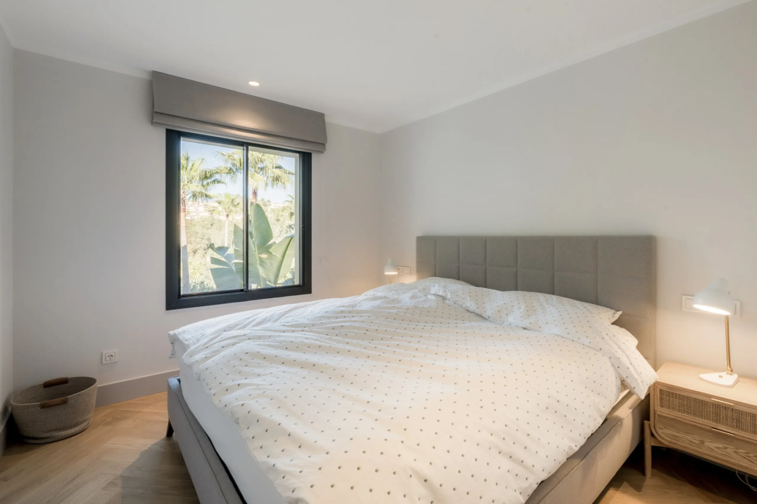 Step into luxury with this newly renovated 2-bedroom, 2-bathroom middle-floor apartment in the heart of Nueva Andalucía. Designed for modern living, it features a state-of-the-art Gaggenau kitchen, elegant herringbone wood flooring, and a spacious southwe