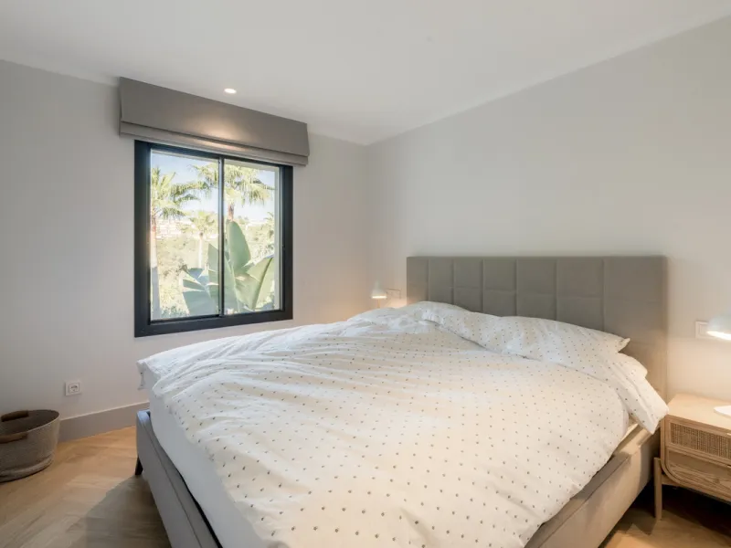 Step into luxury with this newly renovated 2-bedroom, 2-bathroom middle-floor apartment in the heart of Nueva Andalucía. Designed for modern living, it features a state-of-the-art Gaggenau kitchen, elegant herringbone wood flooring, and a spacious southwe