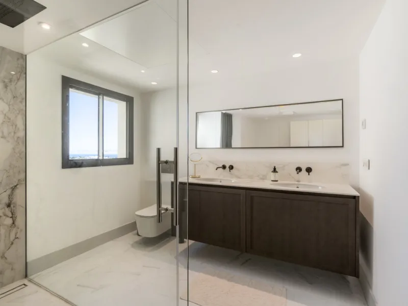 Step into luxury with this newly renovated 2-bedroom, 2-bathroom middle-floor apartment in the heart of Nueva Andalucía. Designed for modern living, it features a state-of-the-art Gaggenau kitchen, elegant herringbone wood flooring, and a spacious southwe