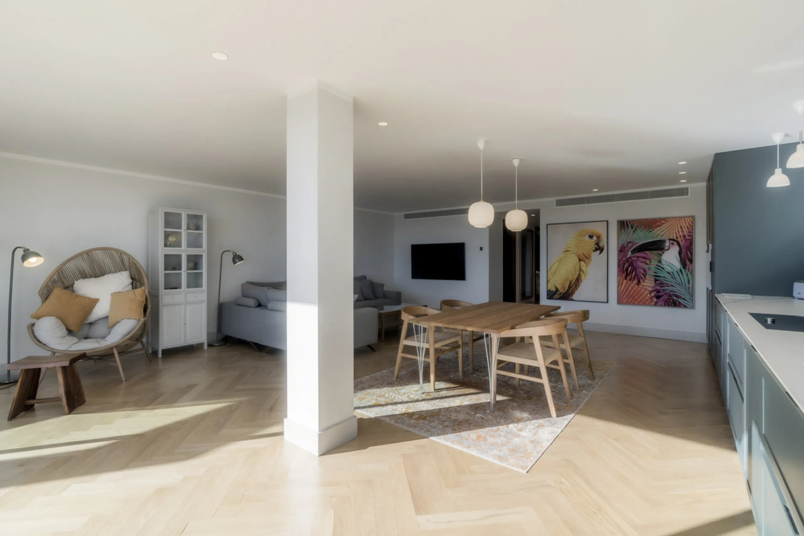 Step into luxury with this newly renovated 2-bedroom, 2-bathroom middle-floor apartment in the heart of Nueva Andalucía. Designed for modern living, it features a state-of-the-art Gaggenau kitchen, elegant herringbone wood flooring, and a spacious southwe