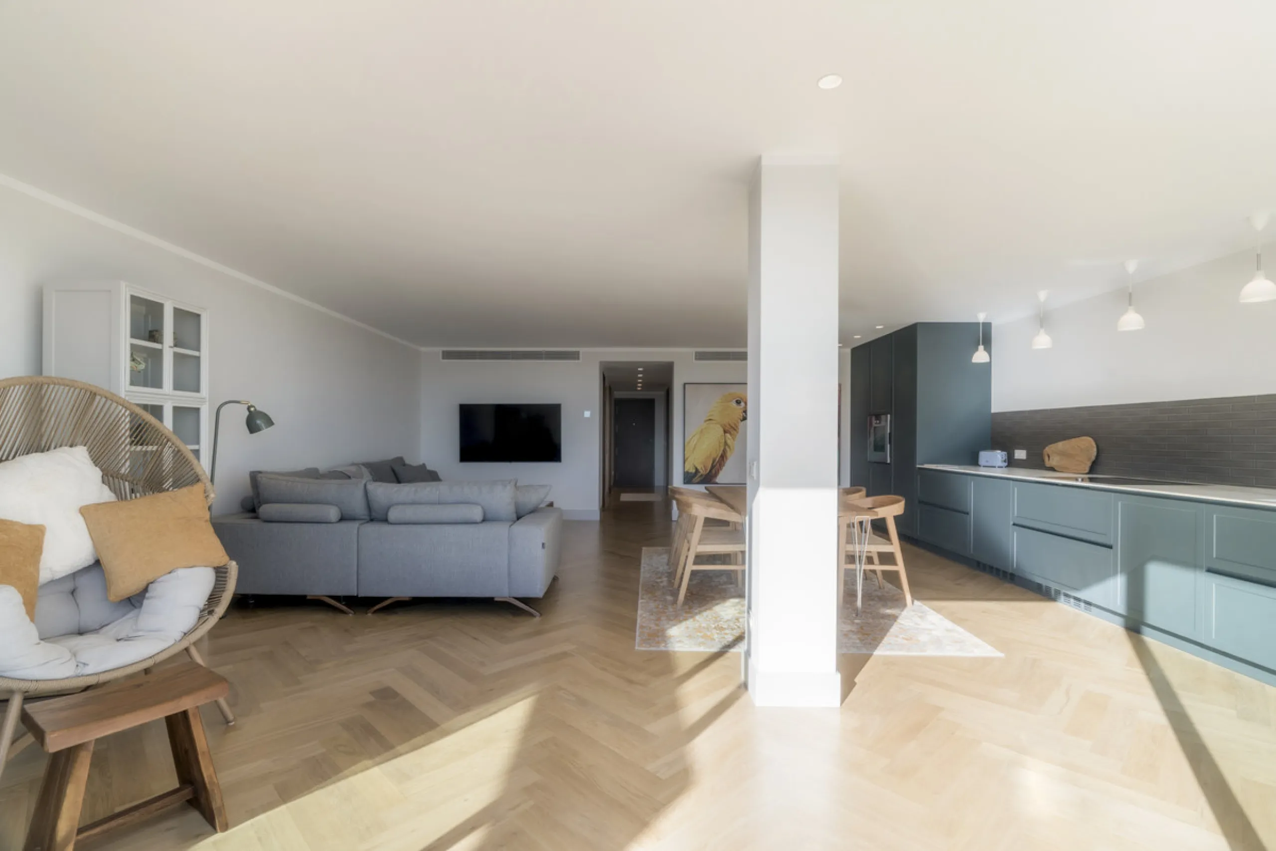 Step into luxury with this newly renovated 2-bedroom, 2-bathroom middle-floor apartment in the heart of Nueva Andalucía. Designed for modern living, it features a state-of-the-art Gaggenau kitchen, elegant herringbone wood flooring, and a spacious southwe