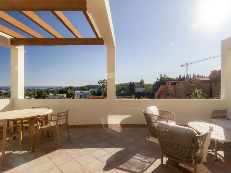 Step into luxury with this newly renovated 2-bedroom, 2-bathroom middle-floor apartment in the heart of Nueva Andalucía. Designed for modern living, it features a state-of-the-art Gaggenau kitchen, elegant herringbone wood flooring, and a spacious southwe