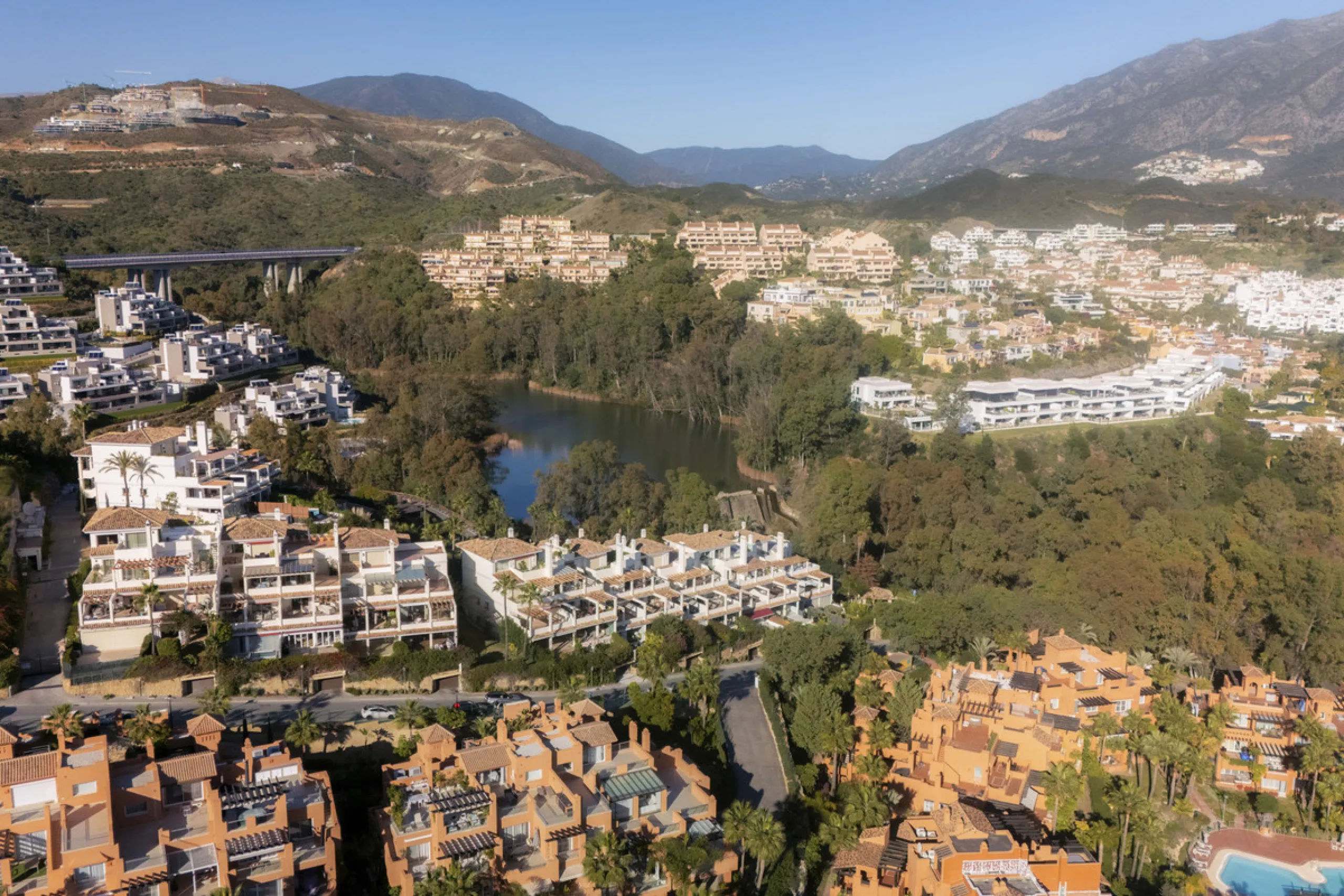 Step into luxury with this newly renovated 2-bedroom, 2-bathroom middle-floor apartment in the heart of Nueva Andalucía. Designed for modern living, it features a state-of-the-art Gaggenau kitchen, elegant herringbone wood flooring, and a spacious southwe