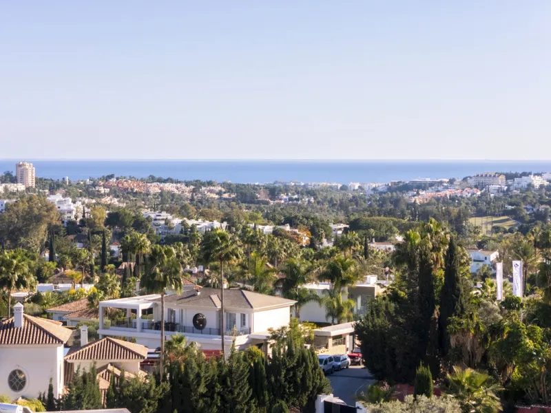 Step into luxury with this newly renovated 2-bedroom, 2-bathroom middle-floor apartment in the heart of Nueva Andalucía. Designed for modern living, it features a state-of-the-art Gaggenau kitchen, elegant herringbone wood flooring, and a spacious southwe