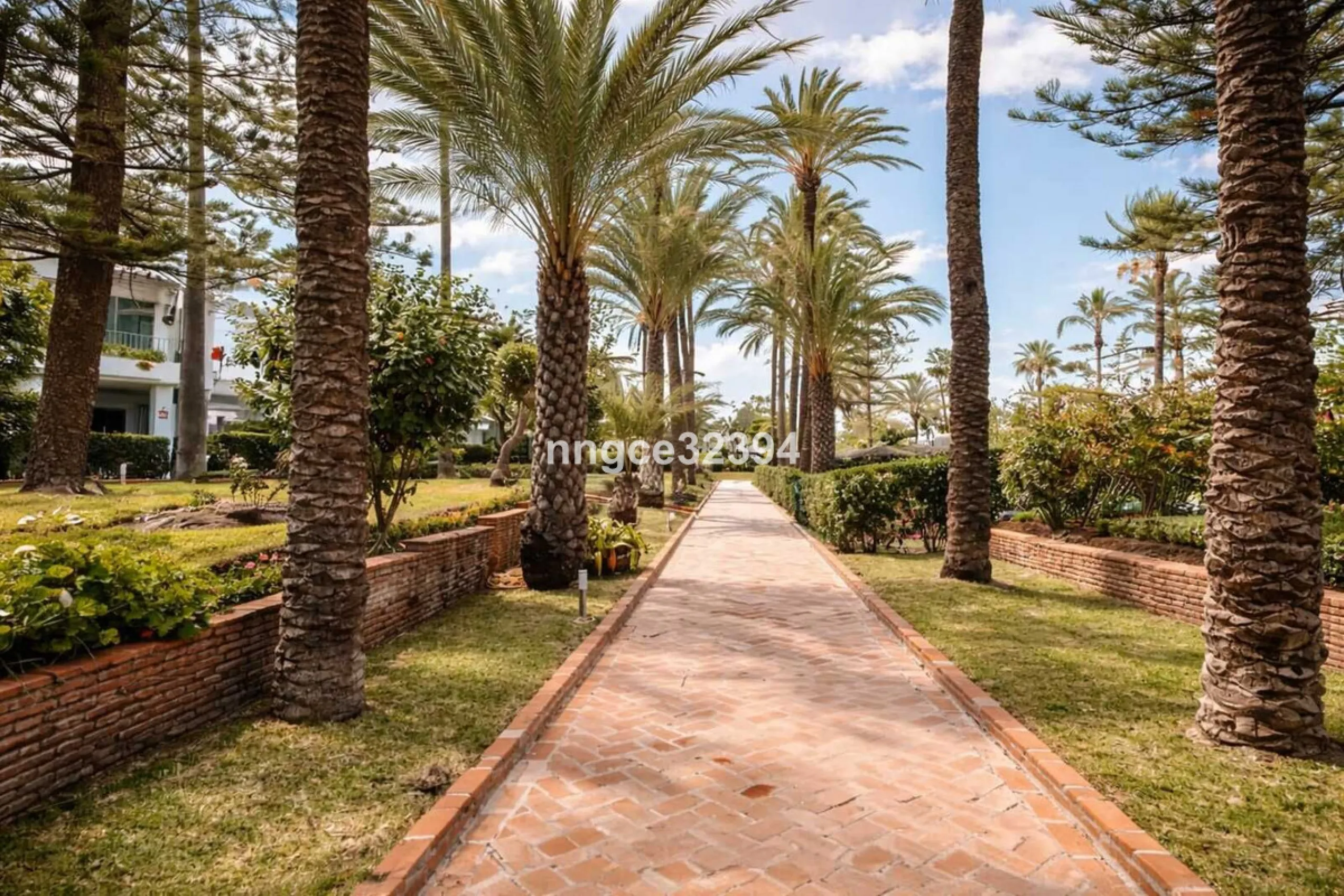 Beach Ground-Floor Garden Apartment | San Pedro de Alcántara Playa