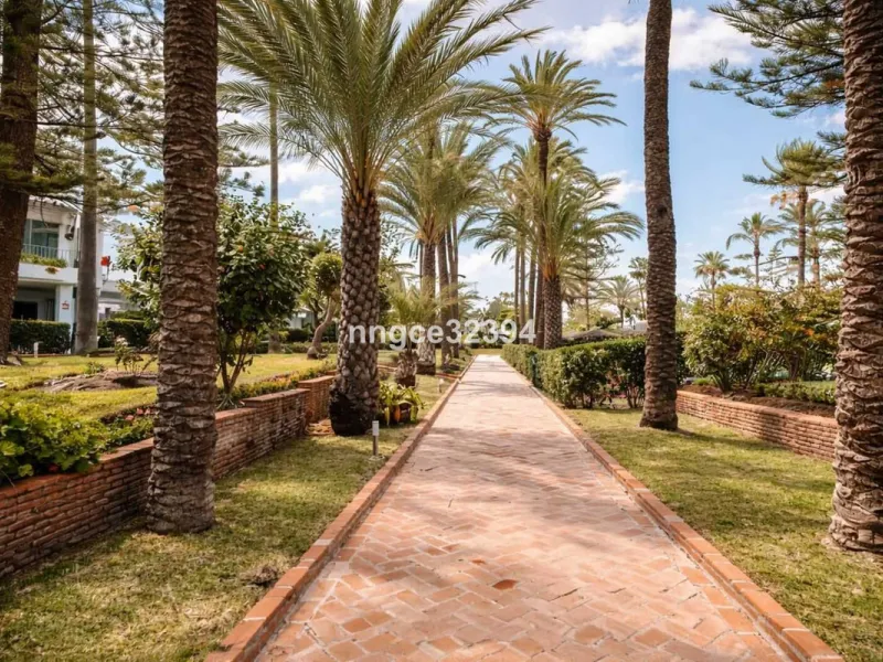 Beach Ground-Floor Garden Apartment | San Pedro de Alcántara Playa