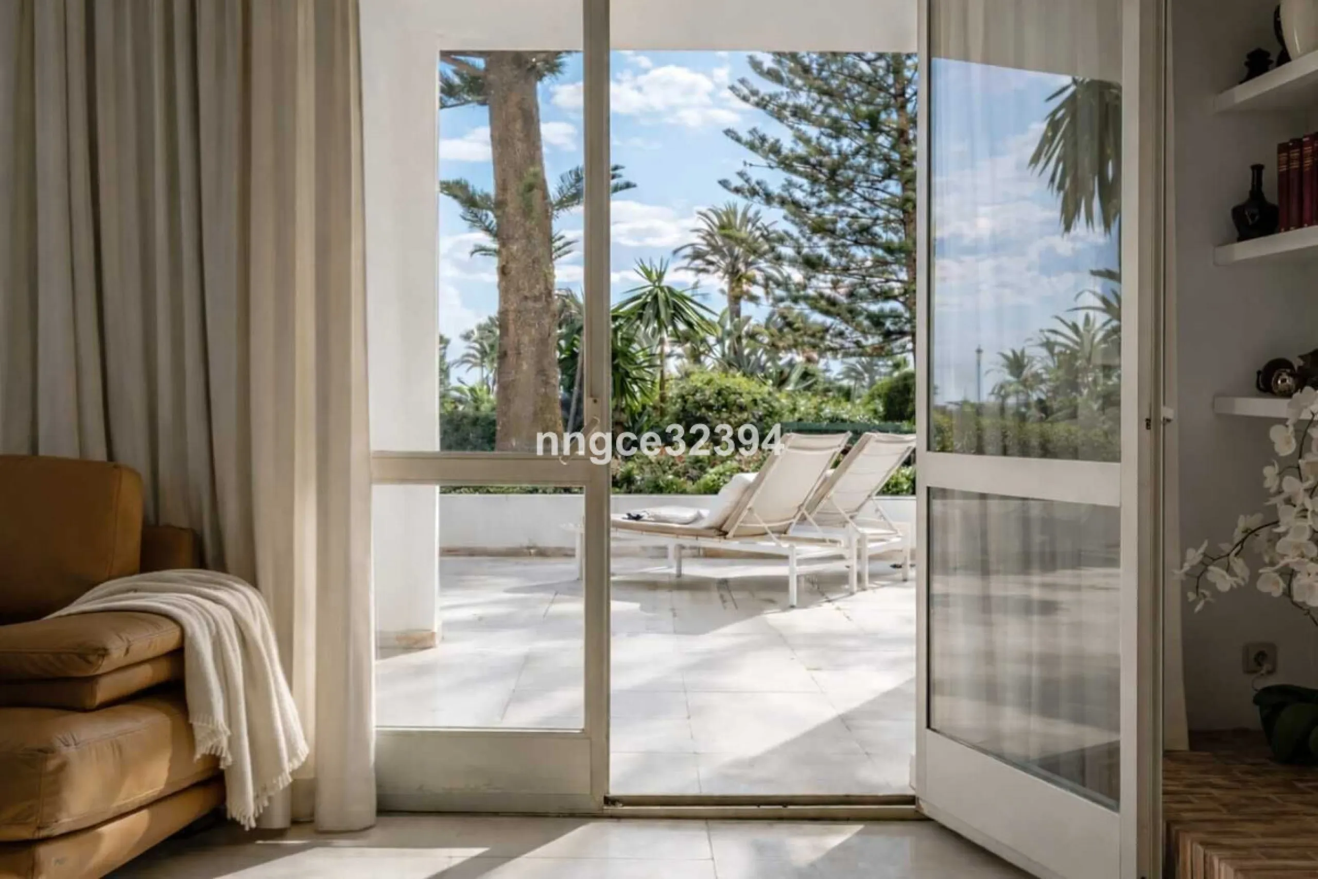 Beach Ground-Floor Garden Apartment | San Pedro de Alcántara Playa