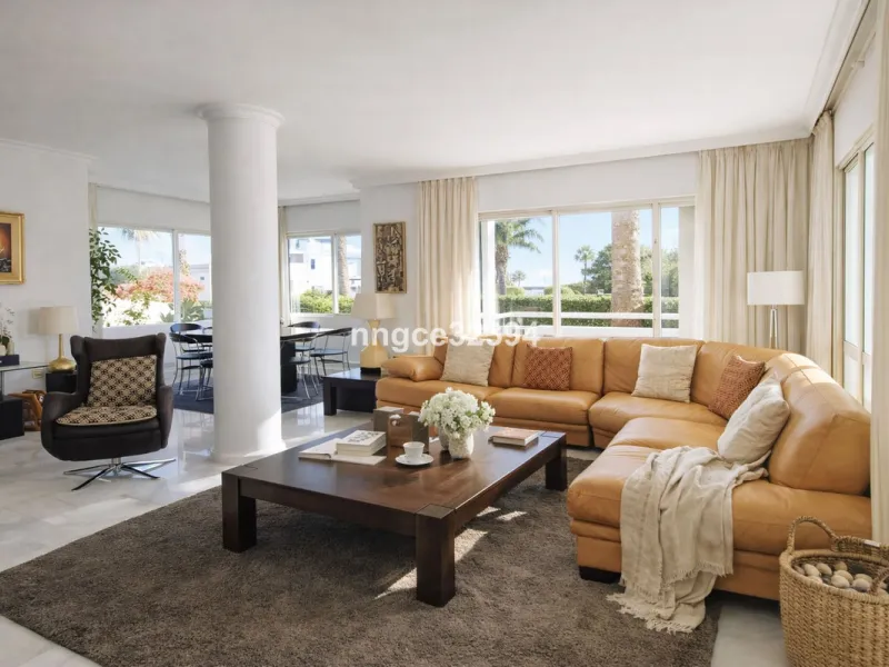 Beach Ground-Floor Garden Apartment | San Pedro de Alcántara Playa