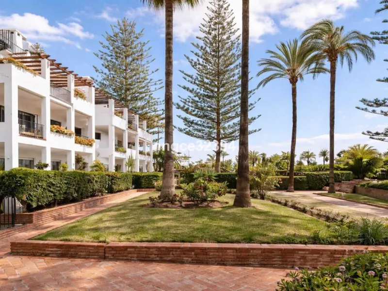 Beach Ground-Floor Garden Apartment | San Pedro de Alcántara Playa