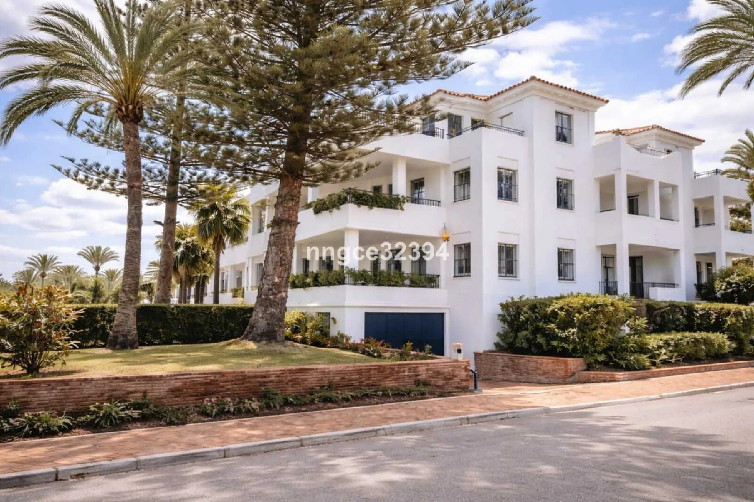 Beach Ground-Floor Garden Apartment | San Pedro de Alcántara Playa