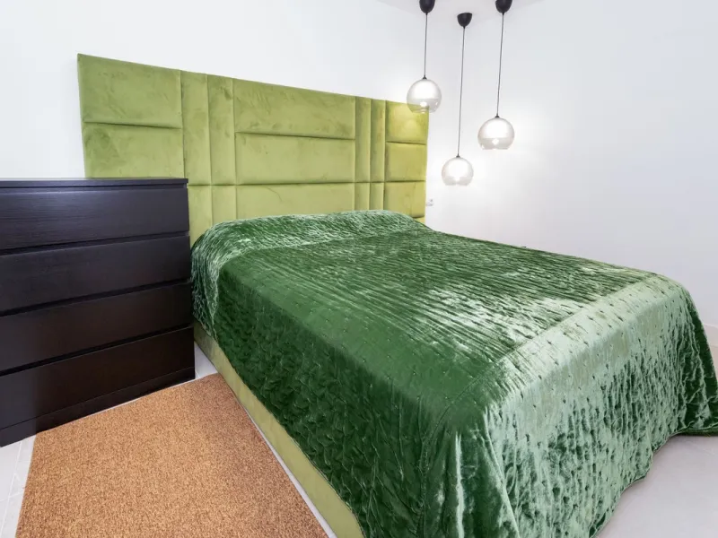 Luxurious apartment located in the coveted enclave of Artola Alta, just a few minutes from the beach and Puerto de Cabopino. The main attraction of this home is its privileged location in a luxury complex with a gym and outdoor pool, indoor pool, children