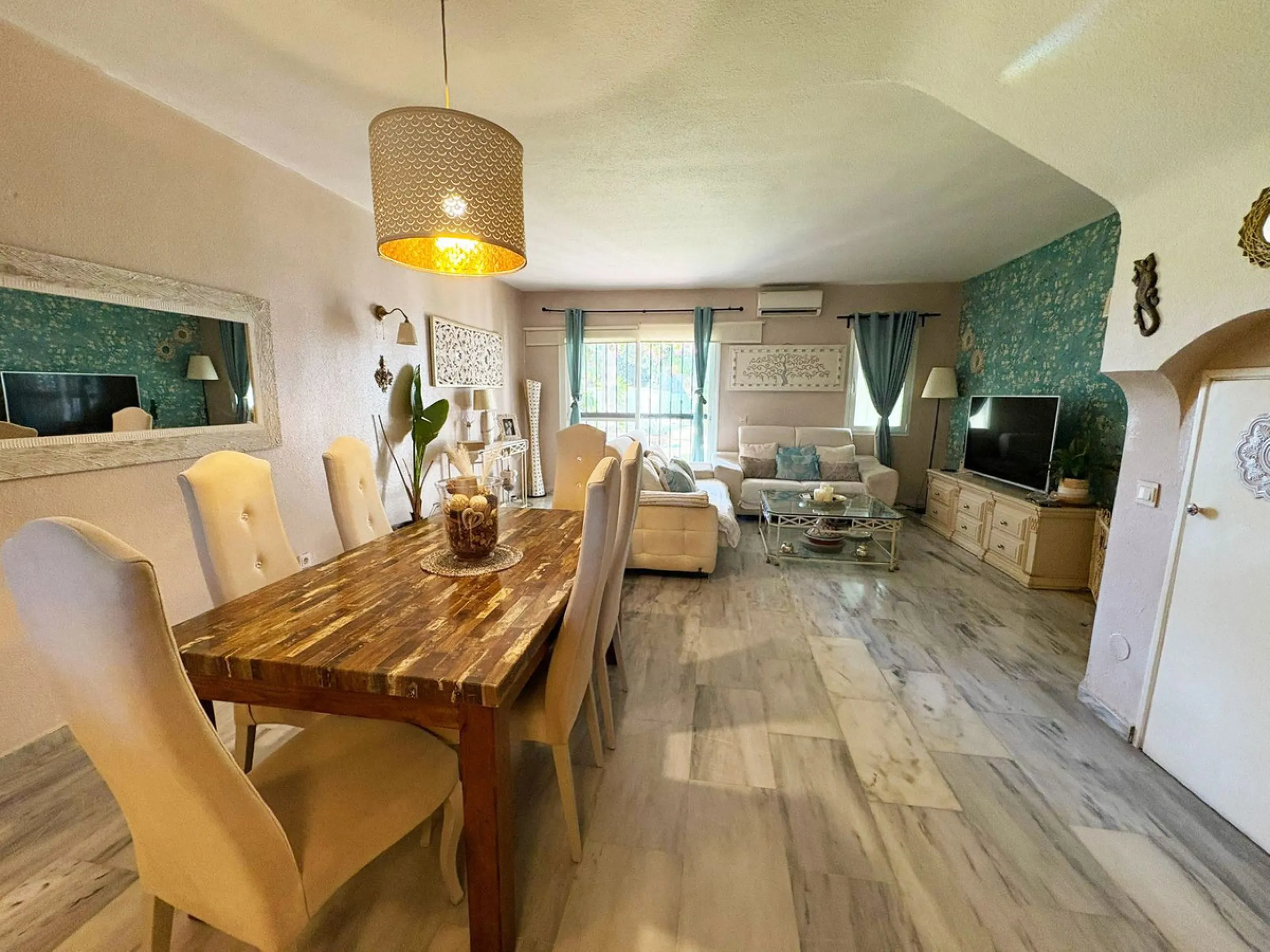Situated in the desirable area of Bel Air, this well-maintained semi-detached house offers a comfortable and practical layout across three levels. Built in 1990, the property boasts 145 m² of interior space and a private 30 m² roof terrace, perfect for en