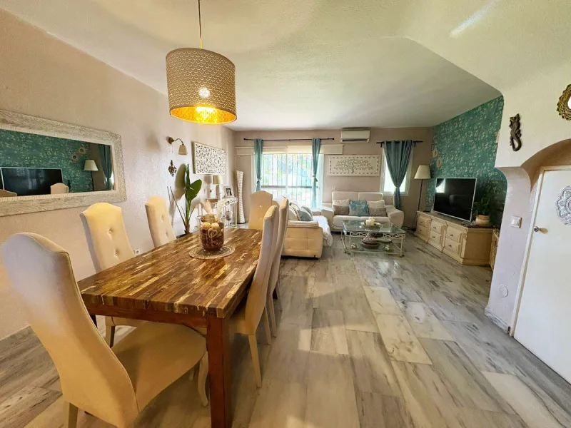 Situated in the desirable area of Bel Air, this well-maintained semi-detached house offers a comfortable and practical layout across three levels. Built in 1990, the property boasts 145 m² of interior space and a private 30 m² roof terrace, perfect for en
