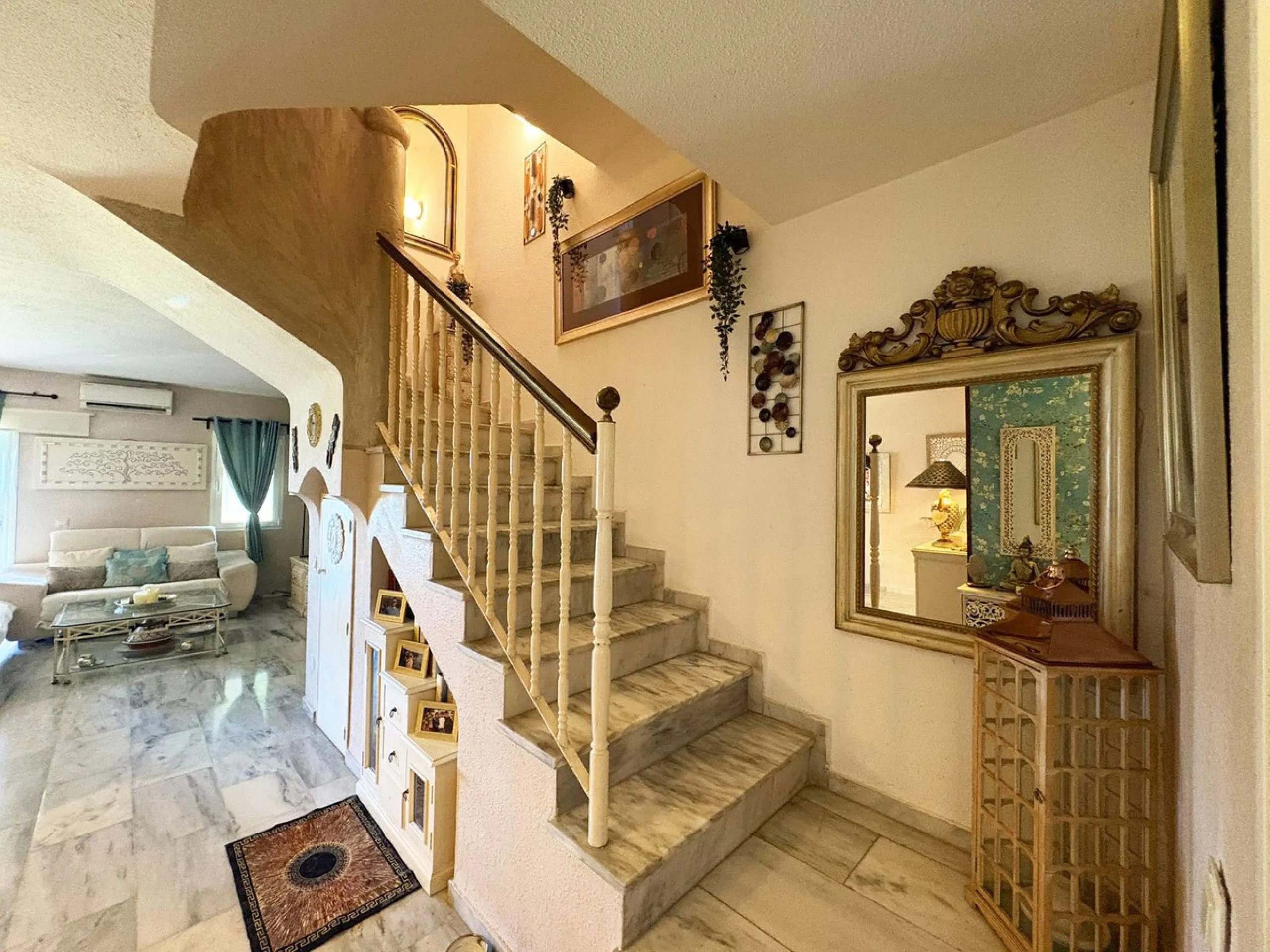 Situated in the desirable area of Bel Air, this well-maintained semi-detached house offers a comfortable and practical layout across three levels. Built in 1990, the property boasts 145 m² of interior space and a private 30 m² roof terrace, perfect for en
