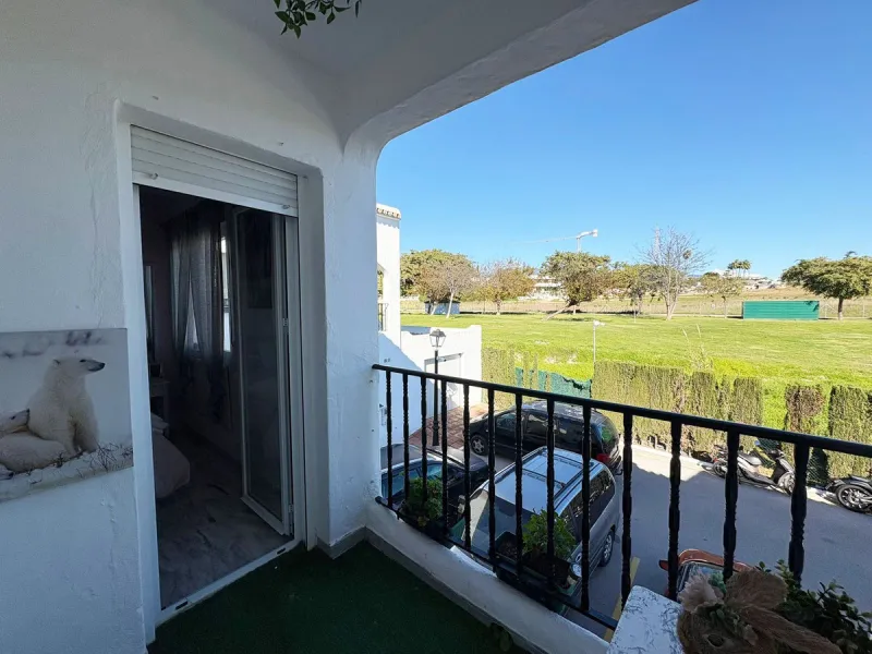Situated in the desirable area of Bel Air, this well-maintained semi-detached house offers a comfortable and practical layout across three levels. Built in 1990, the property boasts 145 m² of interior space and a private 30 m² roof terrace, perfect for en