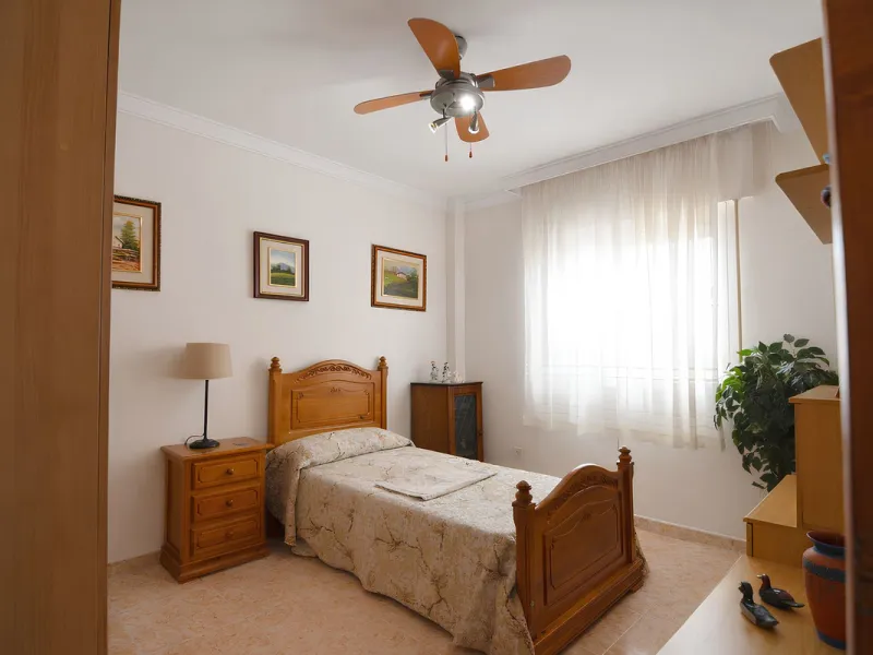 Wir freuen uns, diese prächtige Wohnung im begehrten Viertel Las Lagunas vorzustellen