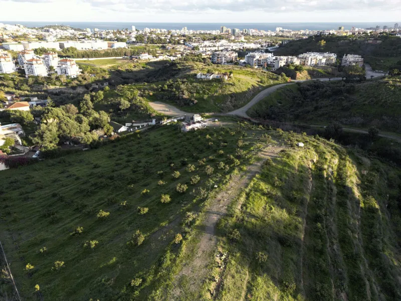 Urban plot for sale in development area Coto-Sierrezuela, in Mijas.