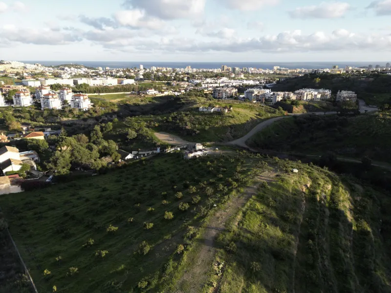 Urban plot for sale in development area Coto-Sierrezuela, in Mijas.