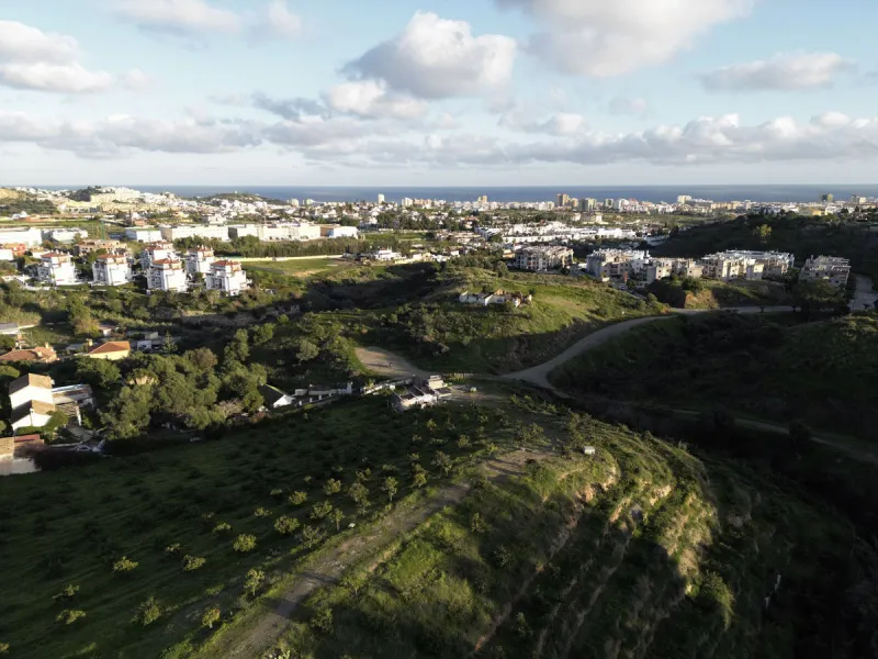 Urban plot for sale in development area Coto-Sierrezuela, in Mijas.