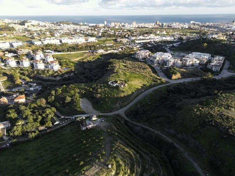Urban plot for sale in development area Coto-Sierrezuela, in Mijas.