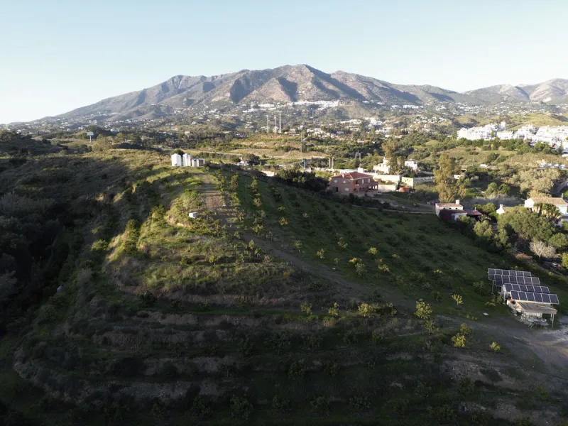 Urban plot for sale in development area Coto-Sierrezuela, in Mijas.