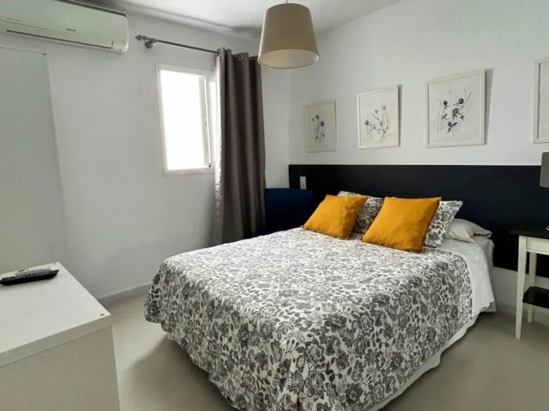Comfortable and familiar hostel of Marbella, filled with light and charm, equipped with baths ,central a/c and heating, television and a bar-cafeteria with connection to internet. It is situated at 100 meters from the old town and centre of Marbella and a