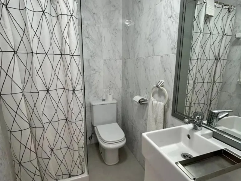 Comfortable and familiar hostel of Marbella, filled with light and charm, equipped with baths ,central a/c and heating, television and a bar-cafeteria with connection to internet. It is situated at 100 meters from the old town and centre of Marbella and a